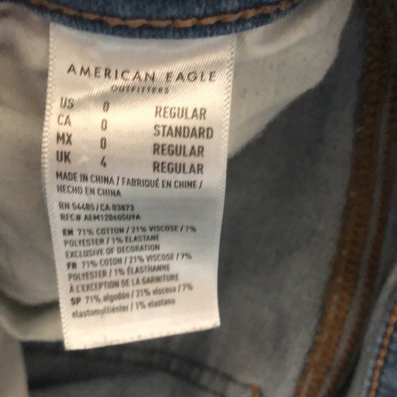Size 0, Light Washed American Eagle Ripped Jeans - Picture 3 of 3